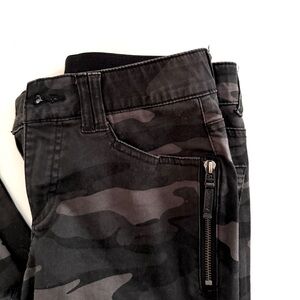 Skinny camo jeans